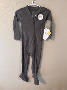 NWT Gray Burts Bees Sleeper Size 6-9M